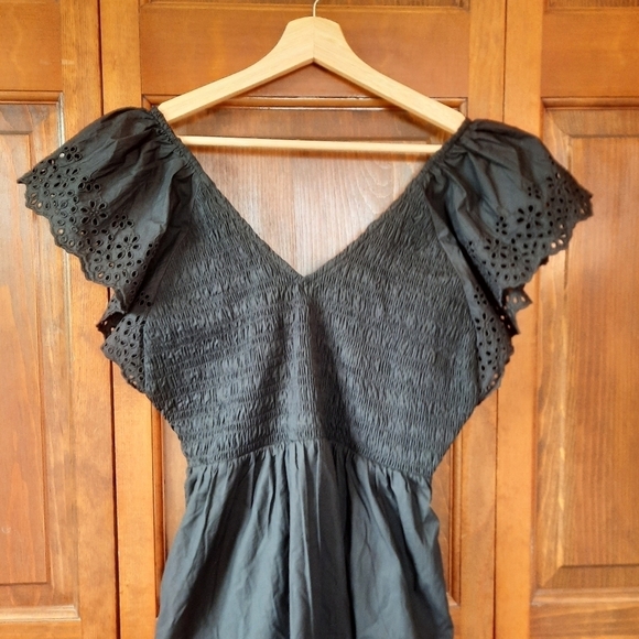 🛍 NWT GAP Flutter Sleeve Eyelet Mini Dress black smocked top size large petite - Picture 4 of 16